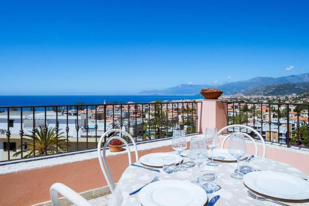 Casa Del Subacqueo. Amazing Terrace With Sea View. Wi-Fi Apartment Bordighera Exterior photo